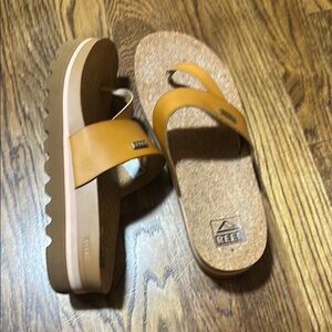 Reef Tan Sandals Minimalist Comfort Design